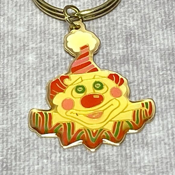 Circus Circus Clown Keychain Vintage Gold-Tone Hotel Casino Souvenir From Taiwan - Picture 4 of 9
